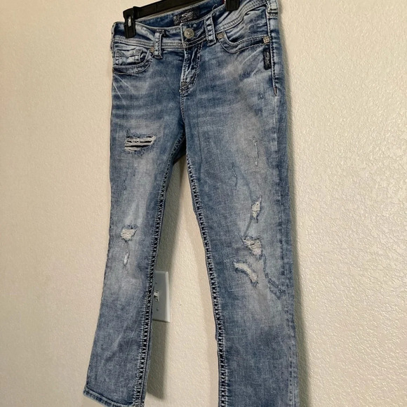 Silver Suki Distressed Mid Capri Jeans - Picture 4 of 11
